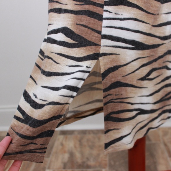 NWT Leith Animal Print Midi Skirt with back Slit. Size: M - Picture 4 of 4